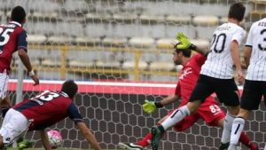 Qua il gol di Vazquez, abilissimo a dribblare due difensori e a segnare il gol dello 0-1